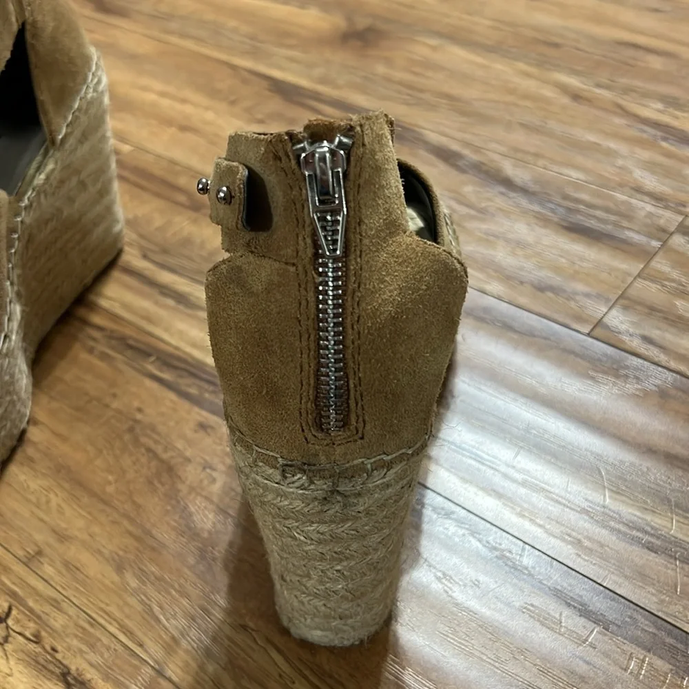 Dolce Vita Suede Platform Wedge Sandals - Picture 4 of 11